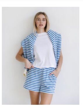 BNWT Brunette The Label Blue/Cream Striped Crew Sweatshirt & Short Set